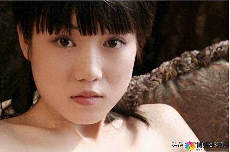 ***大胆人体艺术**:展现女性之美